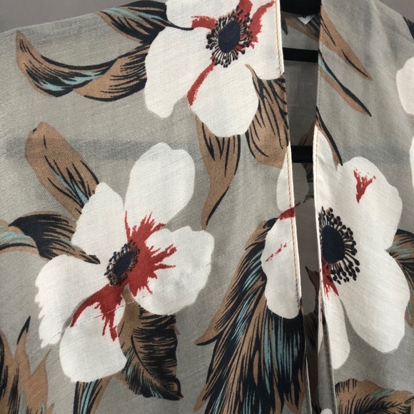 ♨️Cardigans/Shalls♨️ BEAUTIFUL FLORAL CARDIGAN ❤️ - Picture 3 of 6